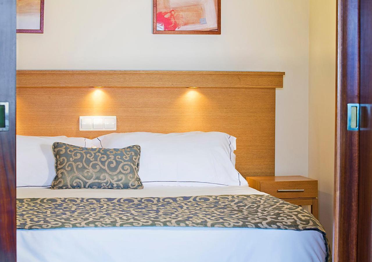 Two-Bedroom Apartment with Mountain View,1396048025:JPEG