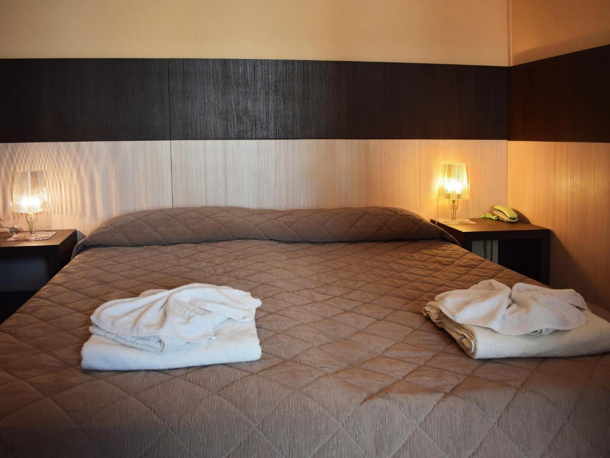 Double or Twin Room,1209502720:JPEG