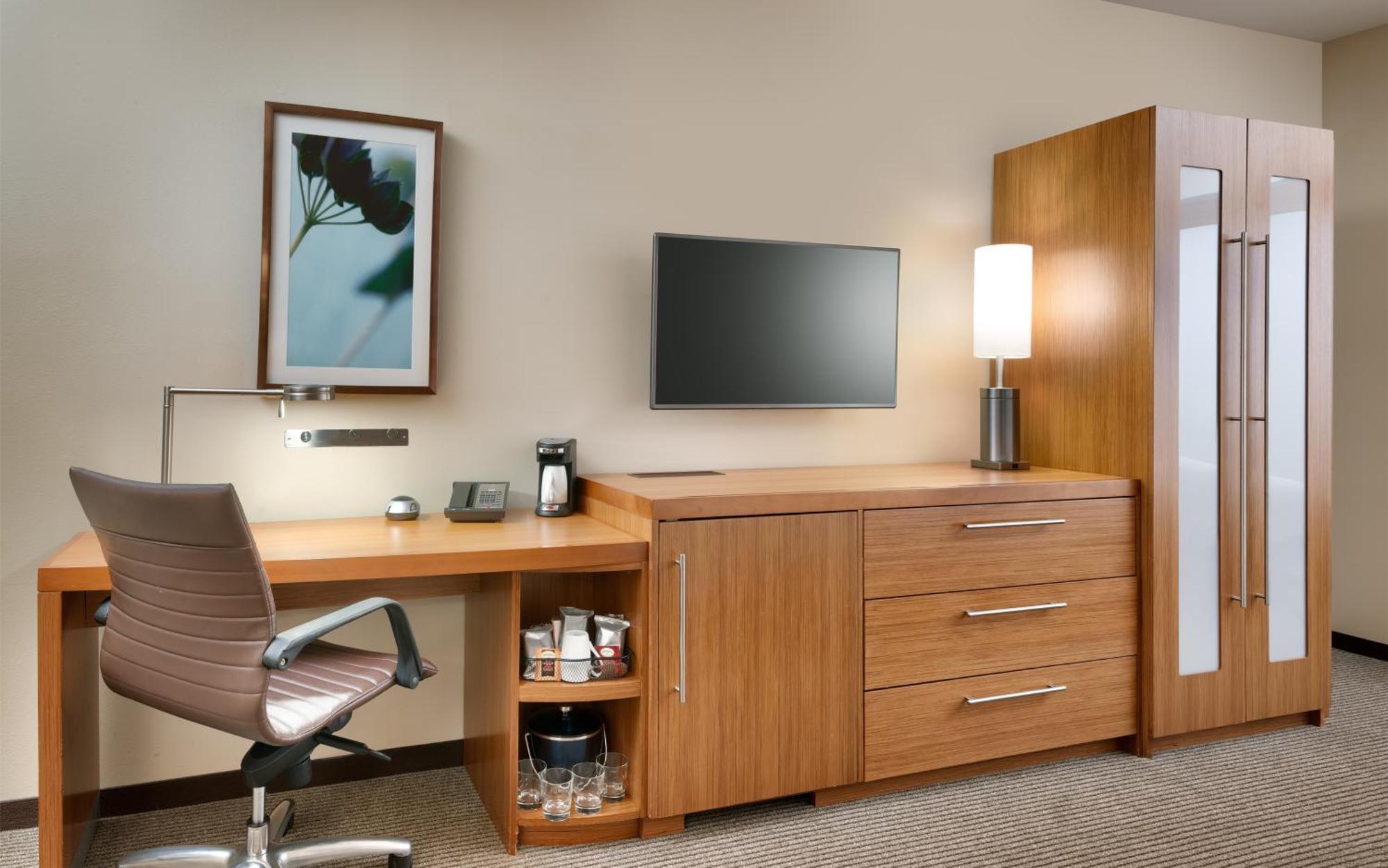 King Room with Sofa Bed and Roll-In Shower - Disability Access,1227181427:JPEG