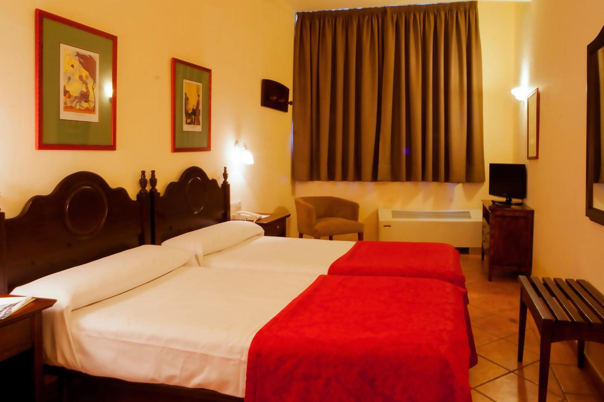 Double or Twin Room (1 Adults + 1 Child)