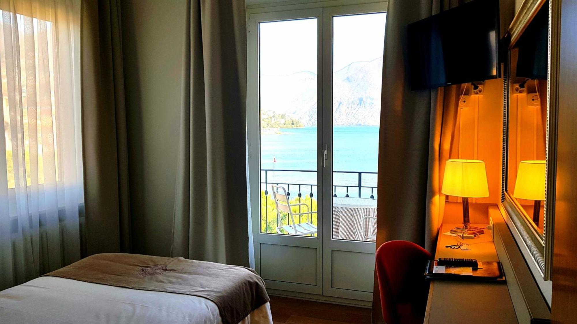 Two Connecting Single Rooms Lake View Balcony