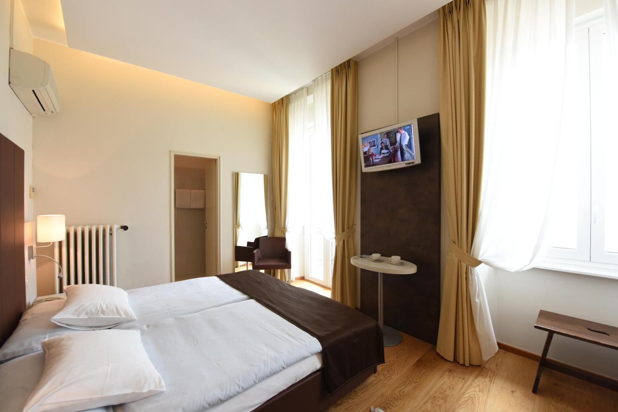 Executive Double Room Lake View Balcony