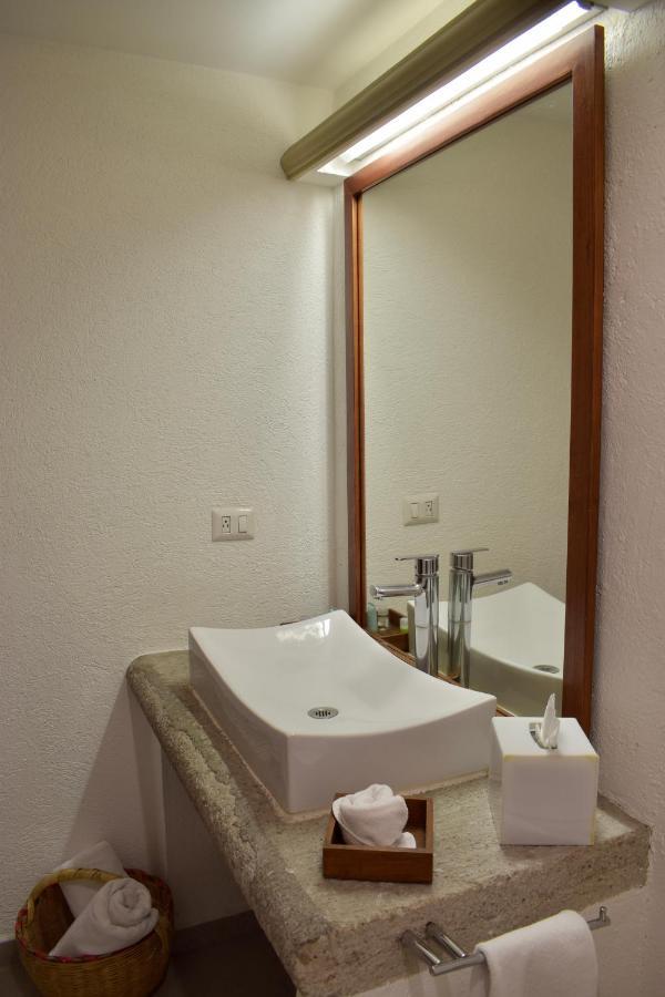 Habitación con cama extragrande.