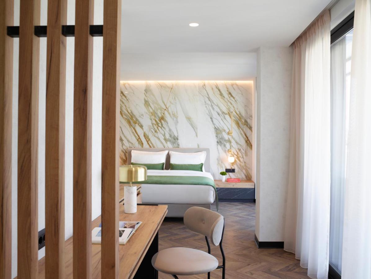 Suite The Port Square