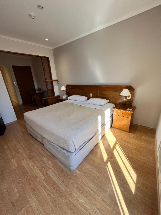 Standard Room- Large bed- Interior view