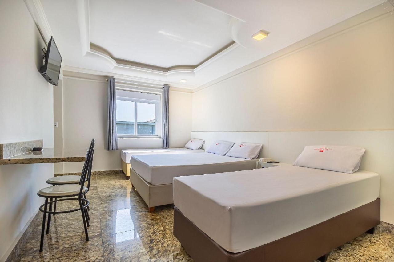 Quarto Triplo com Banheiro Privativo