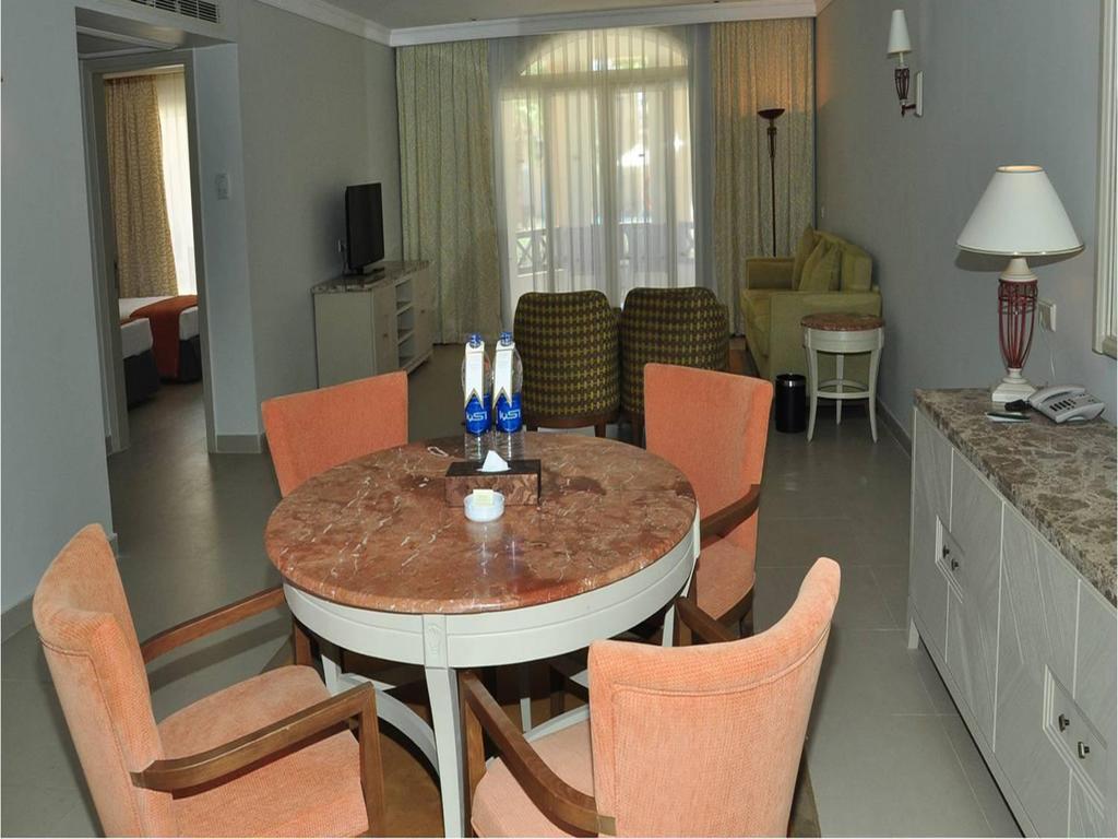 Suite 2 Chambres (4 Adultes + 2 Enfants)
