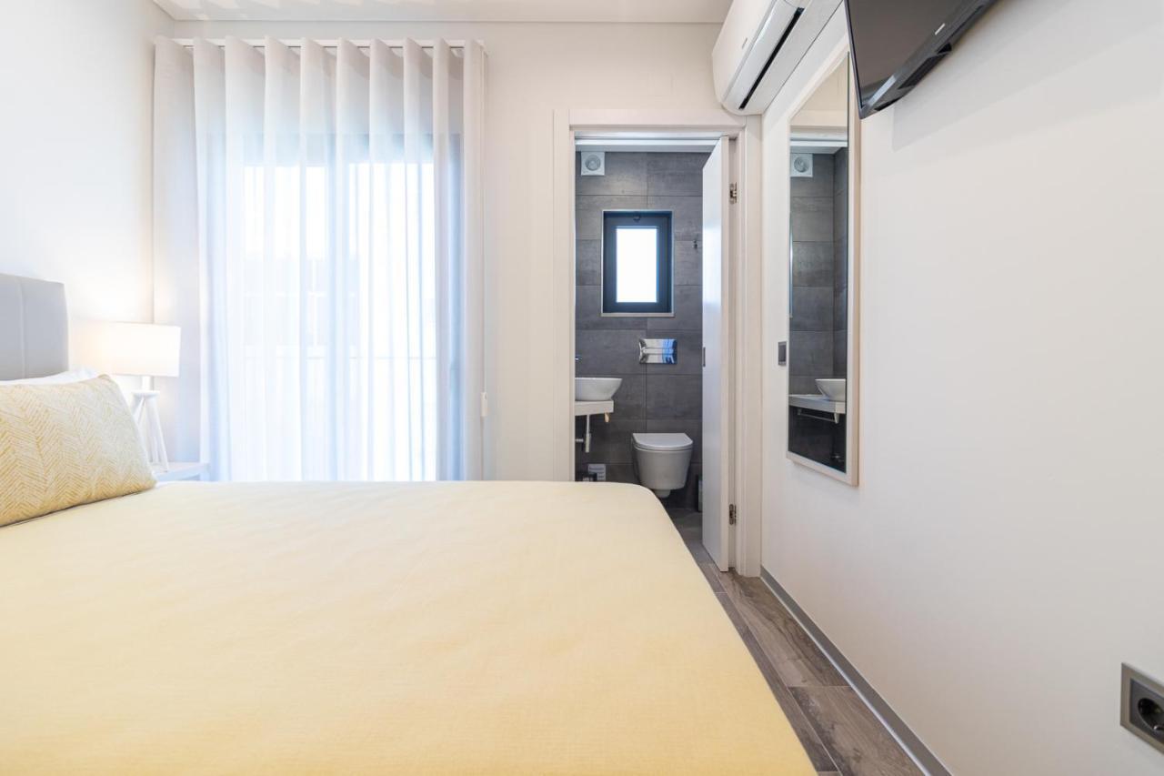 Quarto Duplo Económico com Varanda