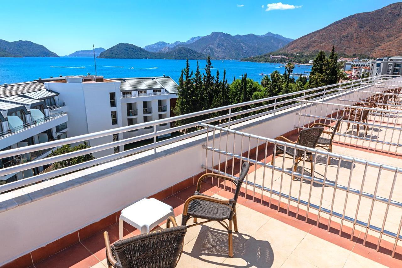 Double or Twin Room with Sea View