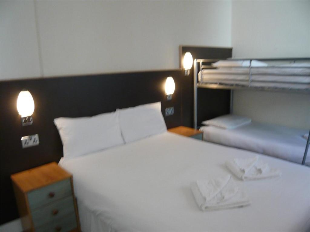 Large Family Room on-suite,1259216785:JPEG