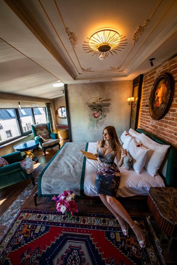 Deluxe Double Room with Side Sea View