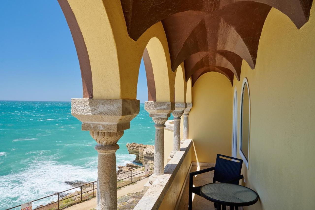 Suite Júnior com Varanda e Vista Mar