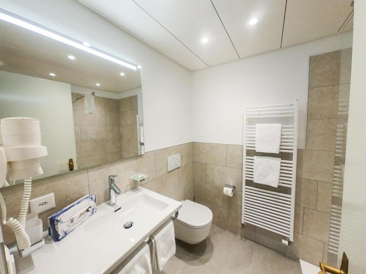 Panorama Double Room with Balcony Lake side