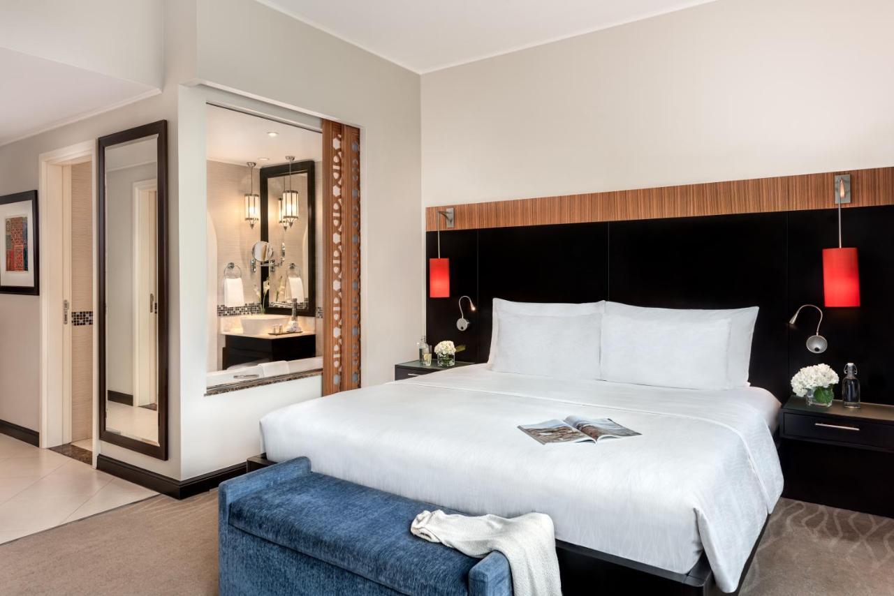 Executive Room, Evening Drinks & Canapes Section, Shuttle To Public Beach,1270175407:JPEG