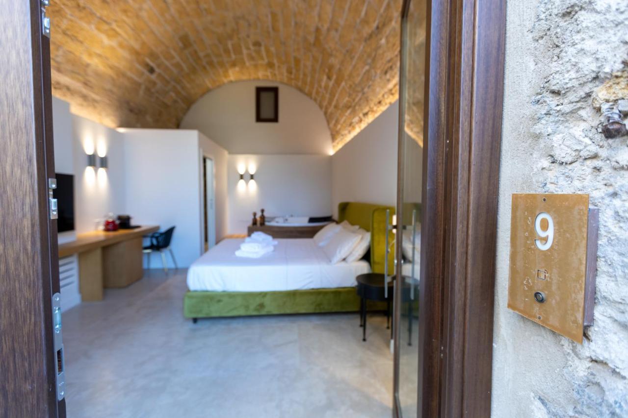 King Room with Spa Bath