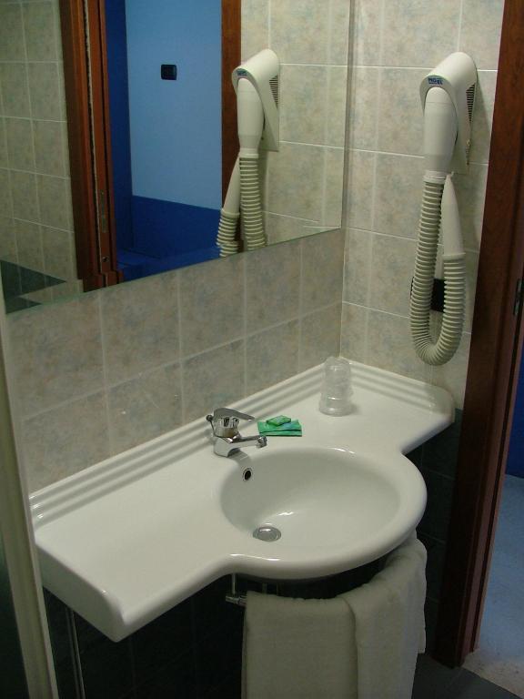Economy Double or Twin Room,18017627:JPEG
