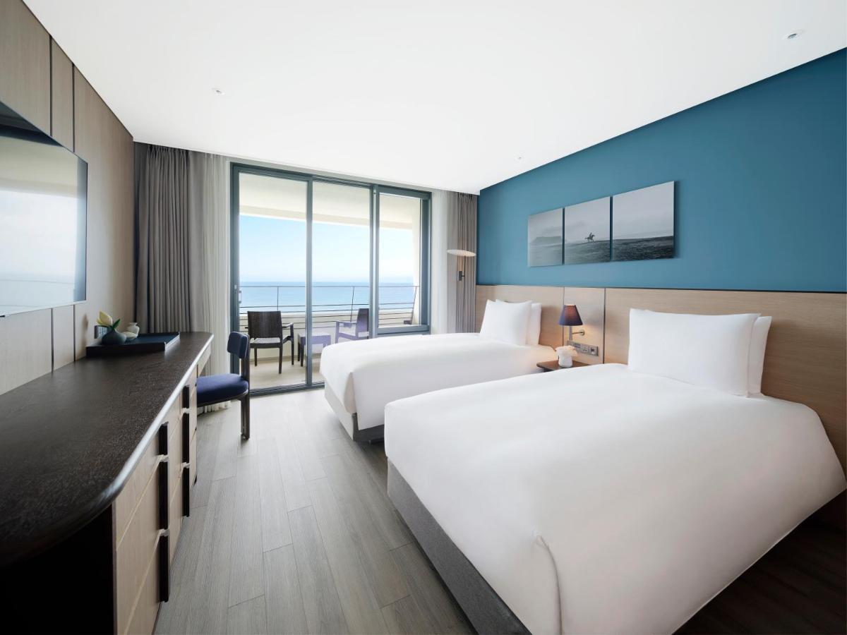 Deluxe Twin Room with Ocean View