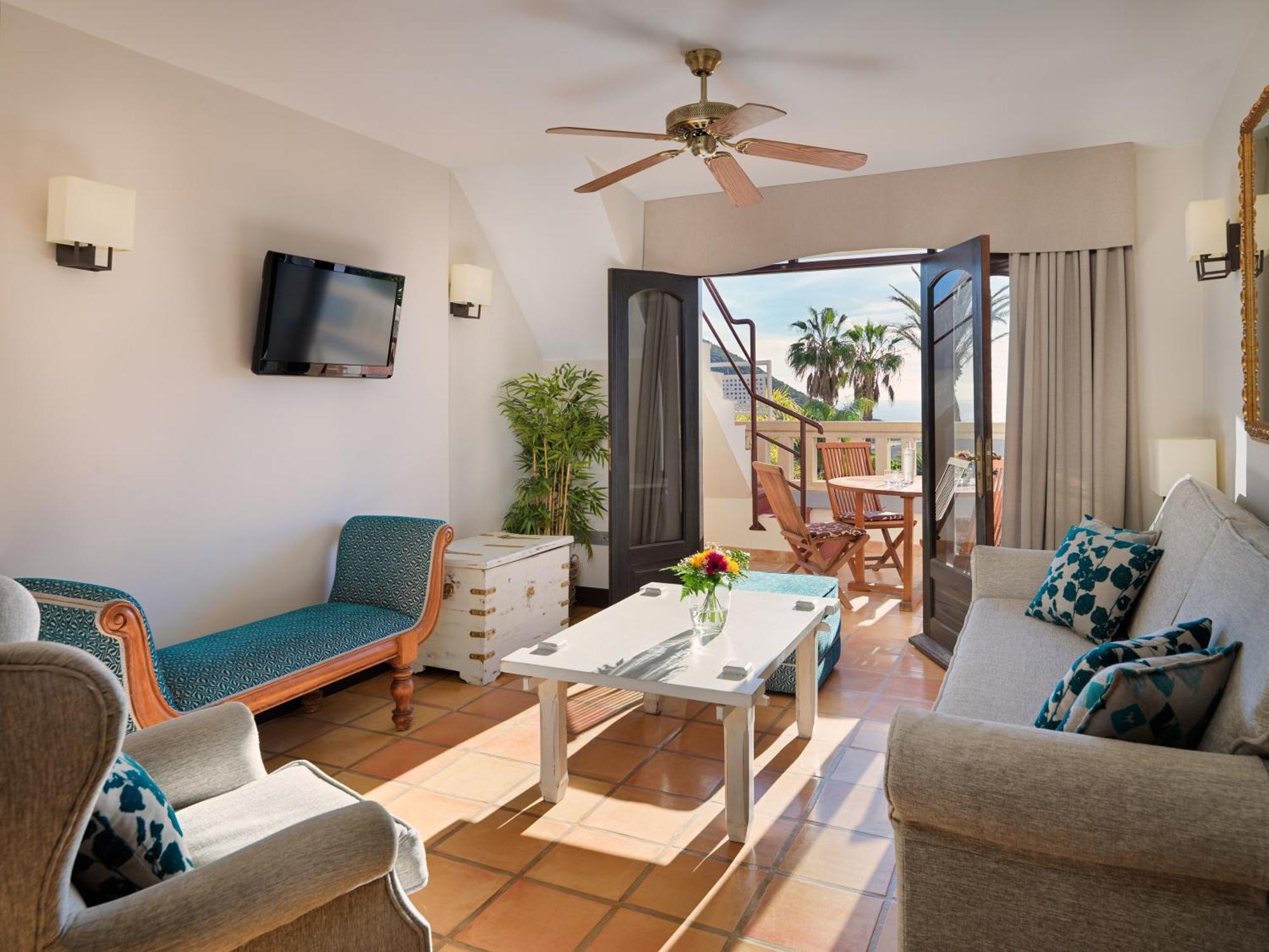 One-Bedroom Apartment Suite with Jacuzzi & Solarium