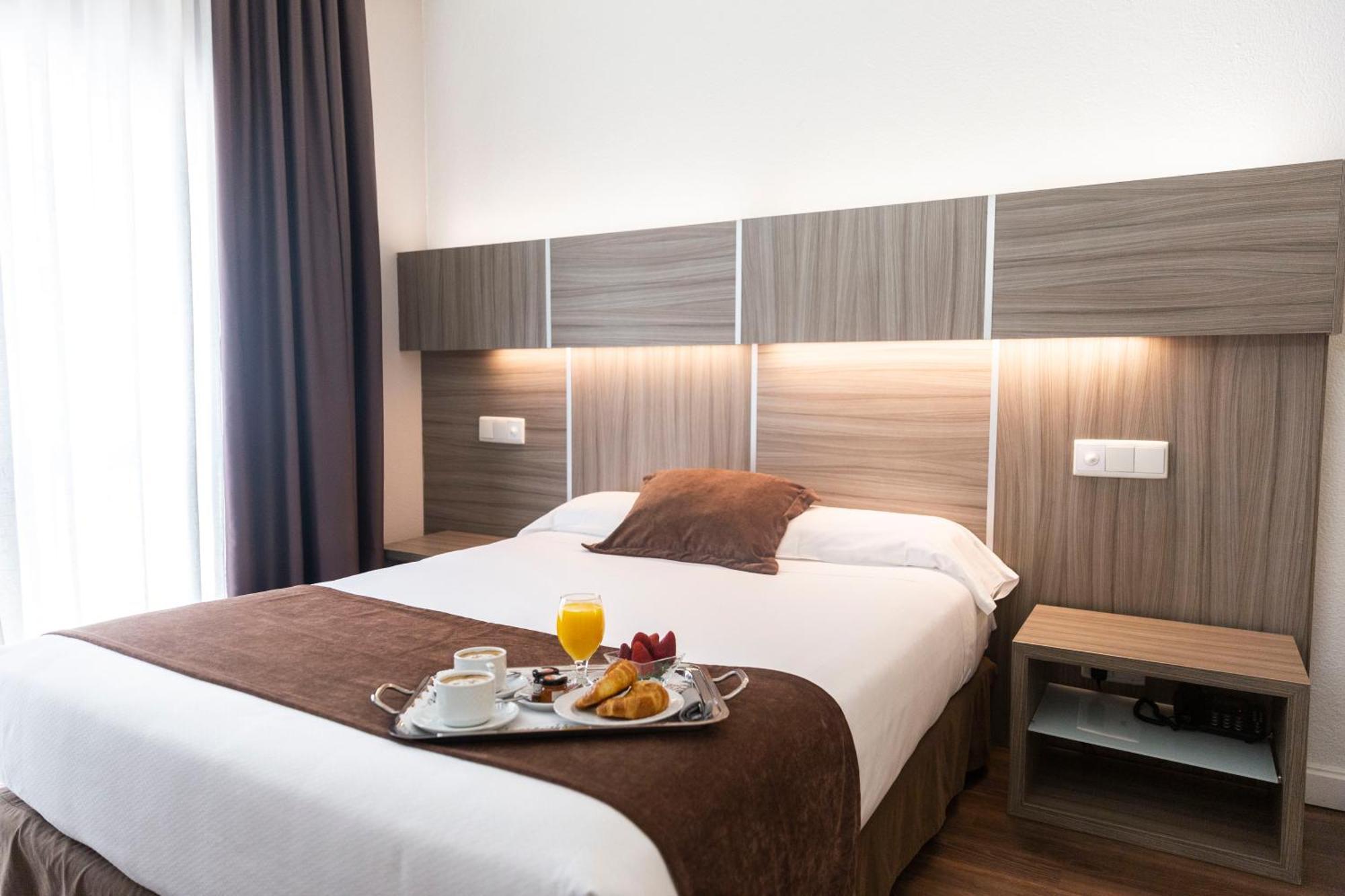 Quarto com Cama de Casal ou 2 de Solteiro
