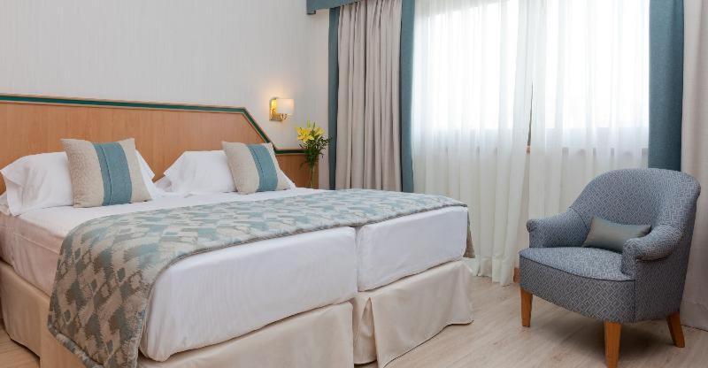 Quarto Superior com Cama de Casal ou 2 de Solteiro