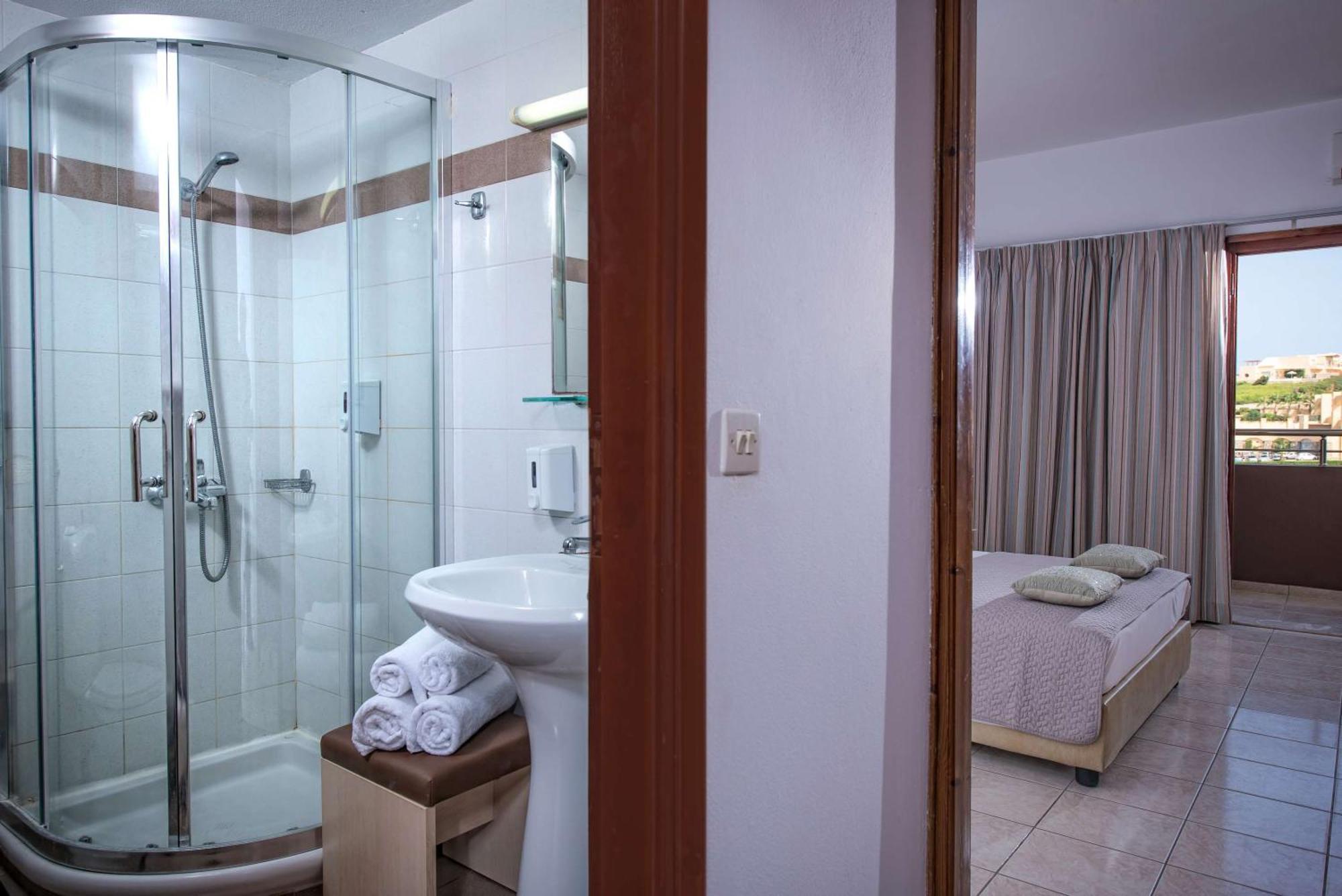 Sistemazione Familiare con 2 Camere da Letto e Vista Mare - Dependance