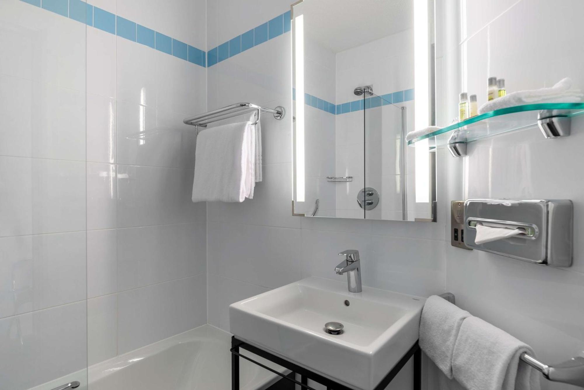 Quarto Duplo com 2 Camas de Casal
