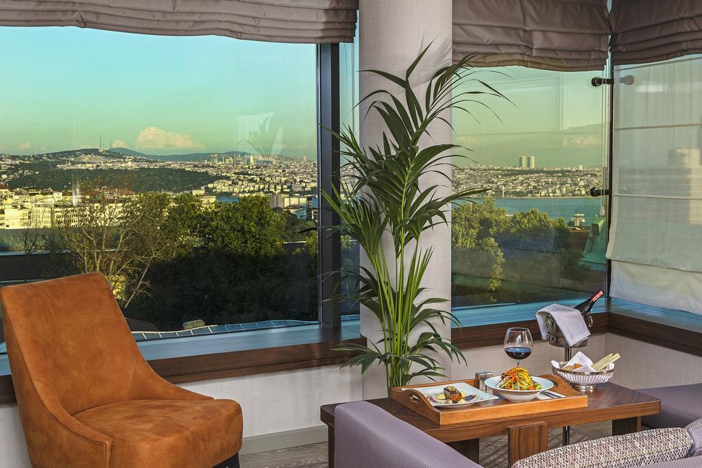 Luxury Corner Room