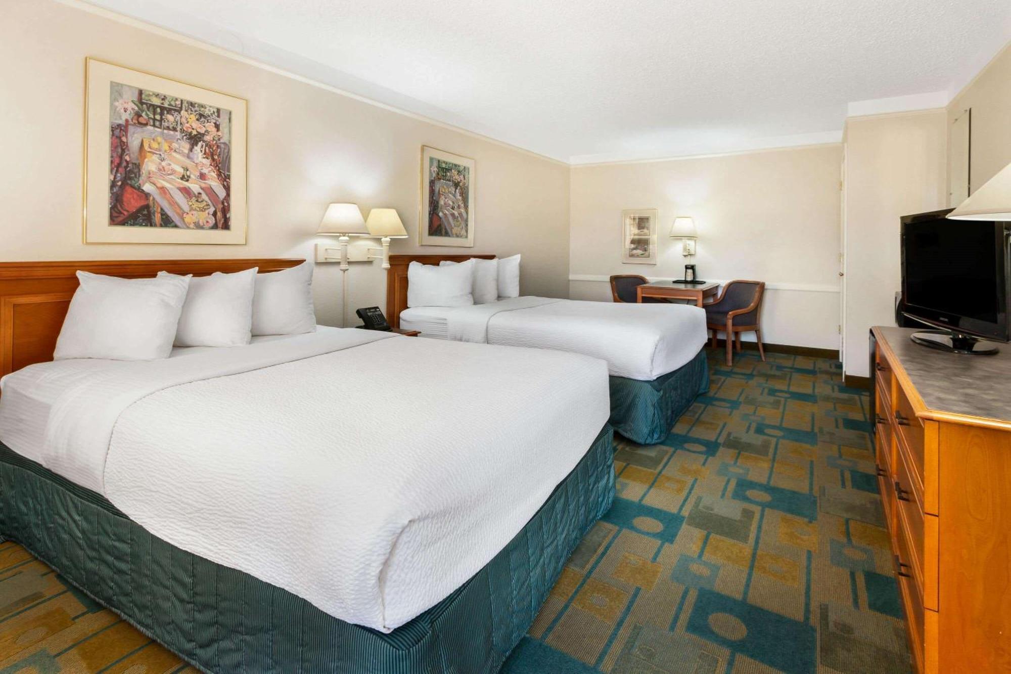 Deluxe Double Room with Two Double Beds,1275933103:JPEG