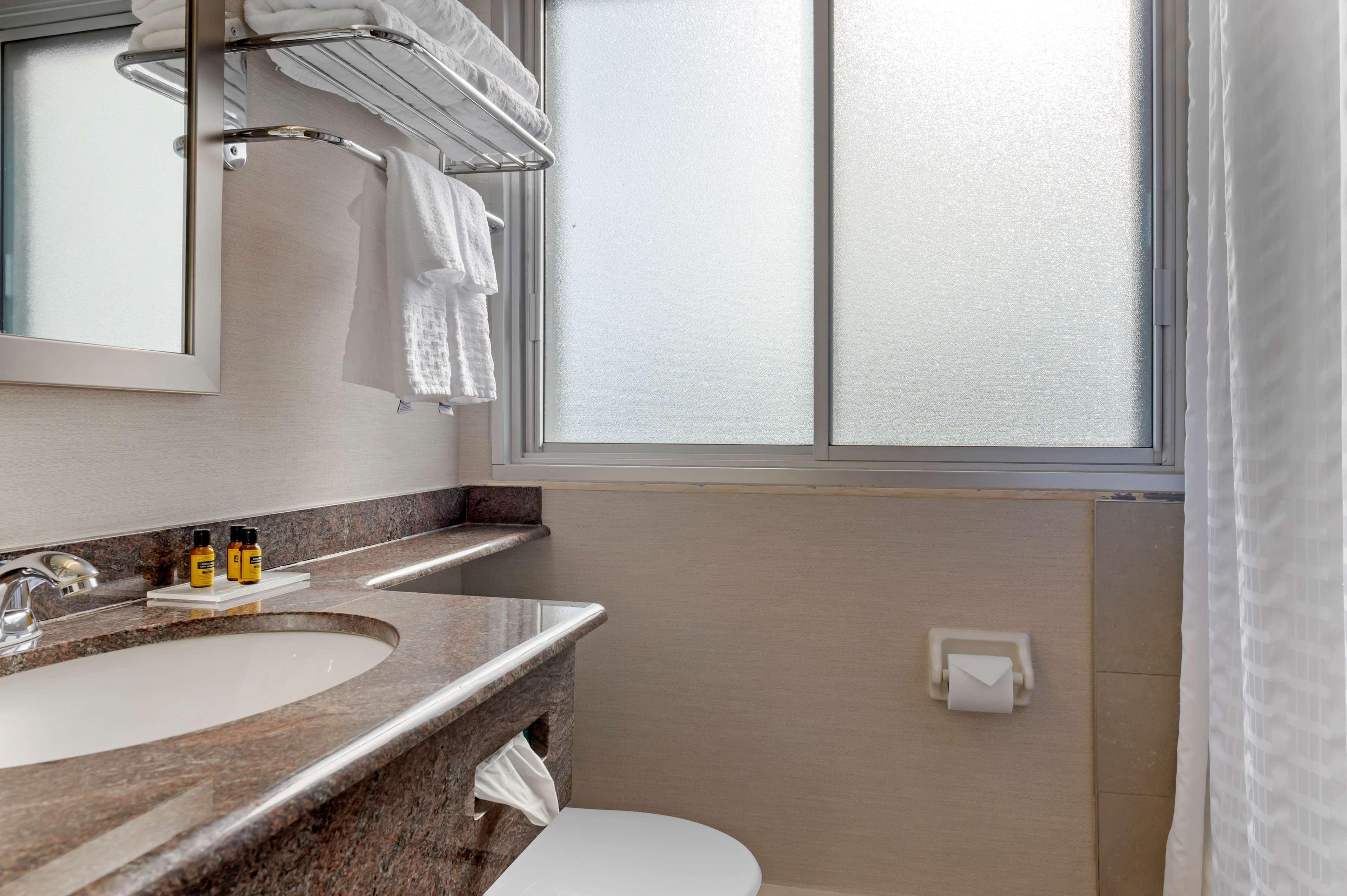 Chambre avec 2 Lits Doubles - Vue sur Rivière