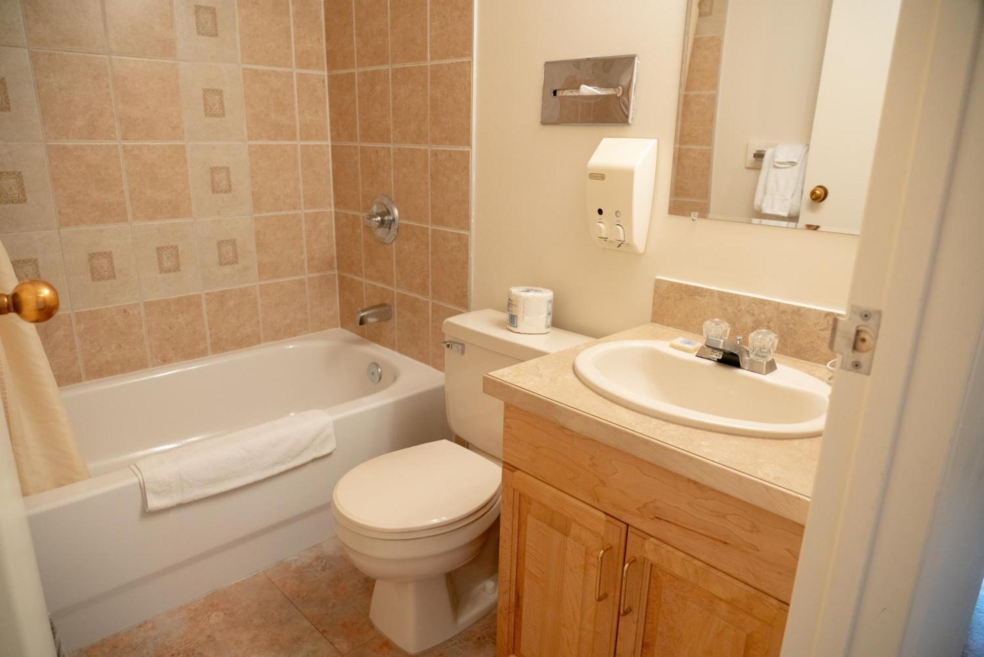 Loft Suite Queen Two Doubles
