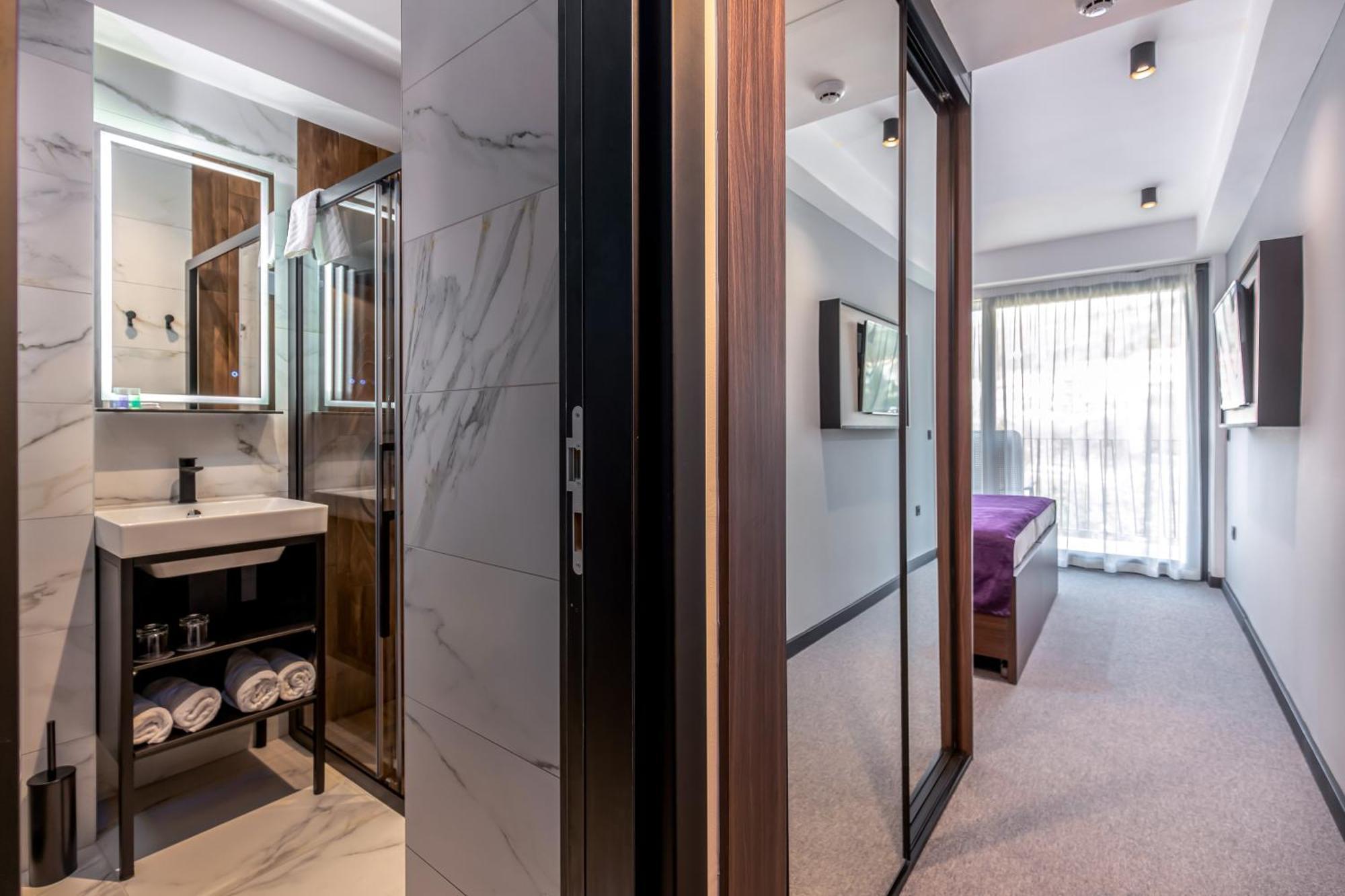 Standard Twin Room with Balcony