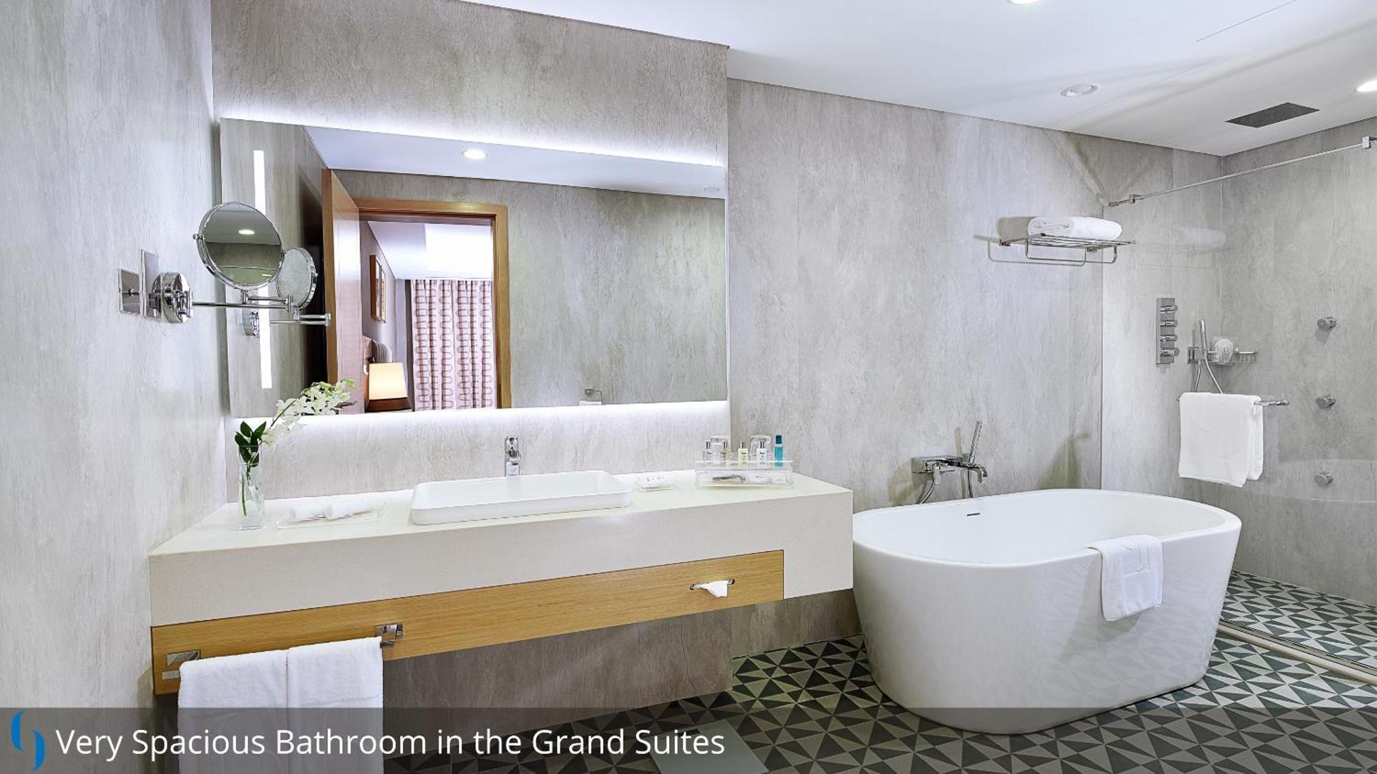 Grande Suite 1 Chambre - 30 % de réduction sur la nourriture, les boissons et le spa, enregistrement anticipé garantie dès 9h00 et départ tardif garanti jusqu’à 18h00. Valable pour les séjours jusqu'au 31 août 2026