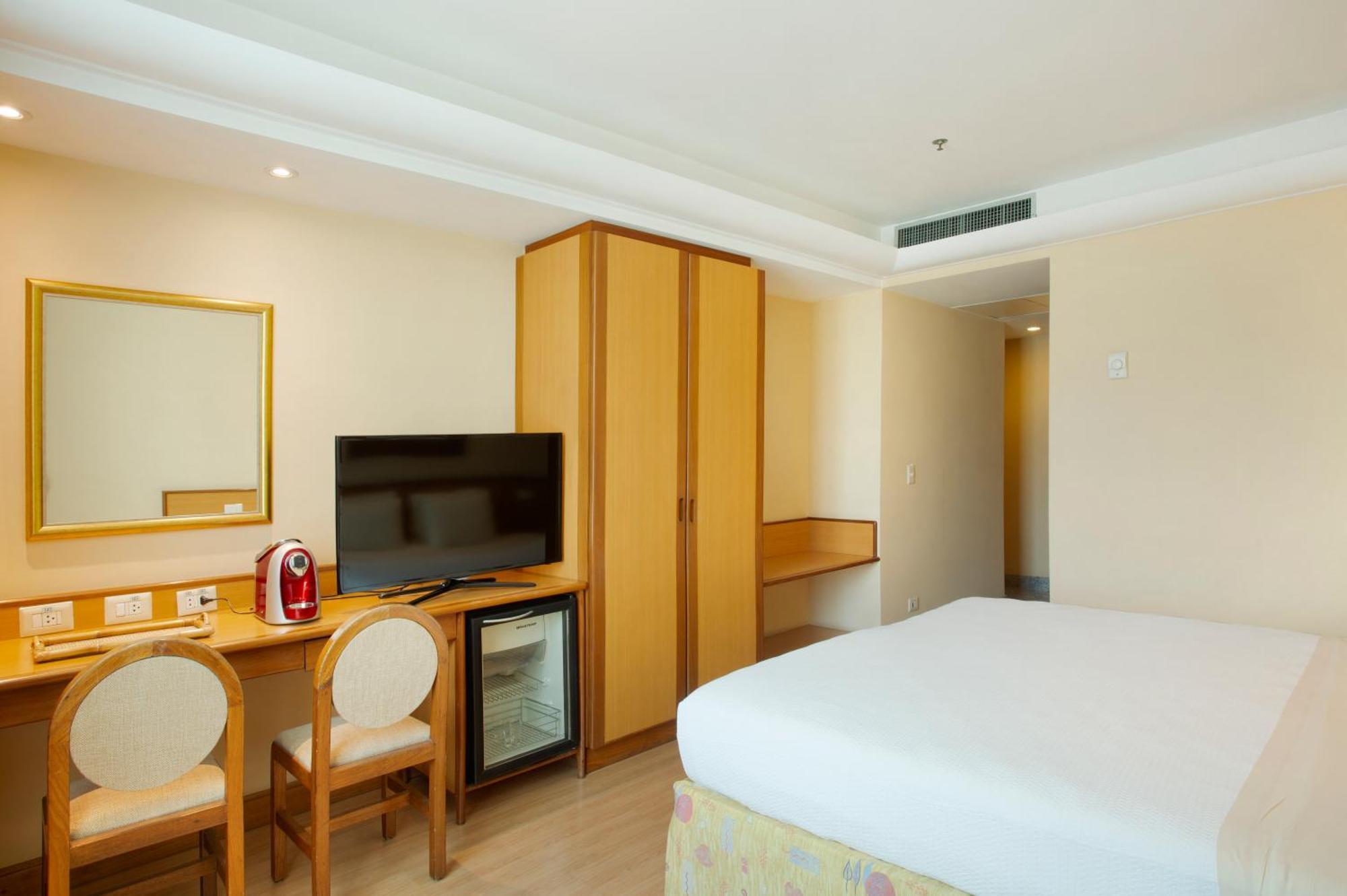 Executive Superior Room with Bath,1282760755:JPEG