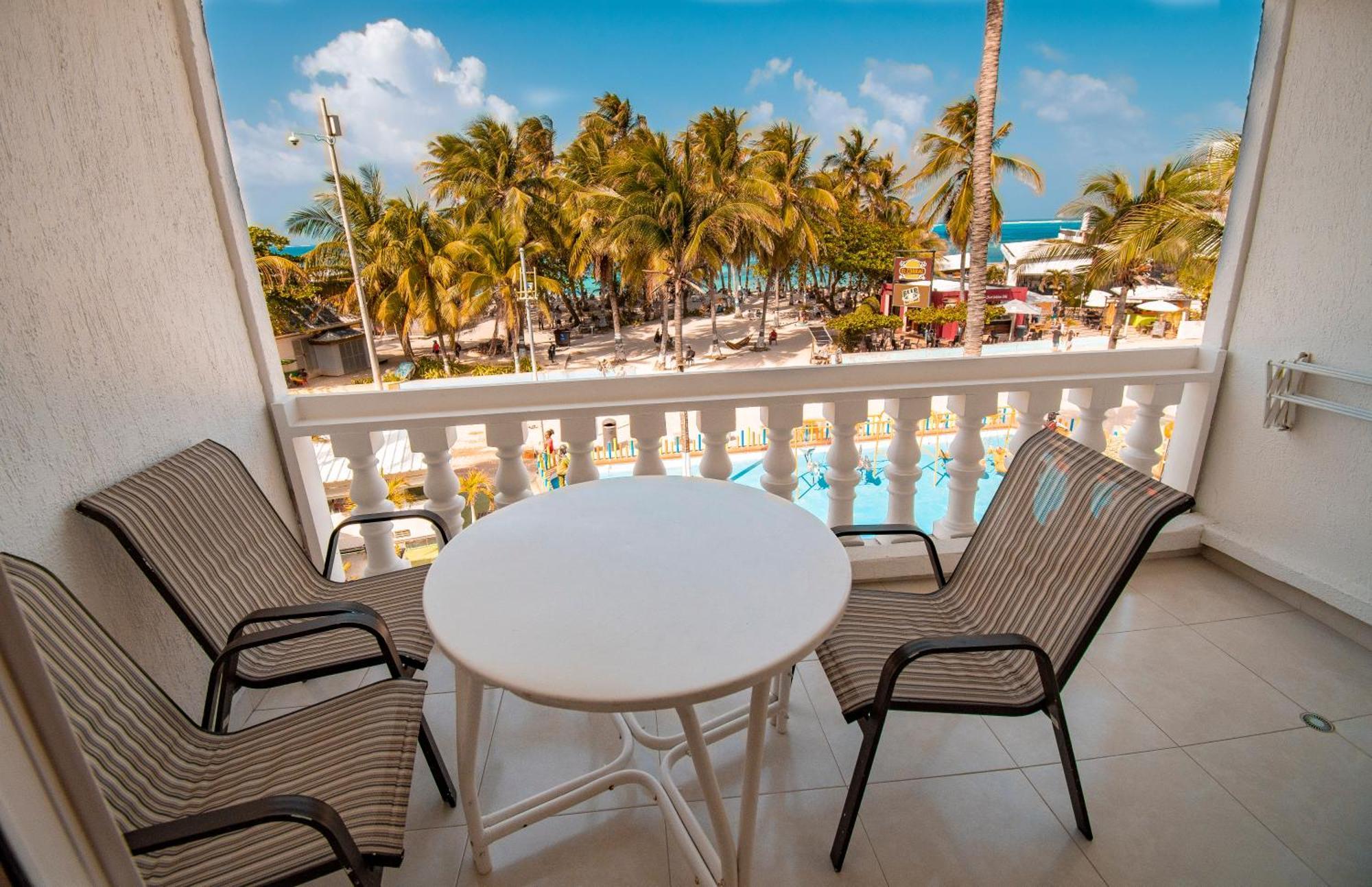 Quarto Standard com Cama de Casal ou 2 de Solteiro e Vista do Mar