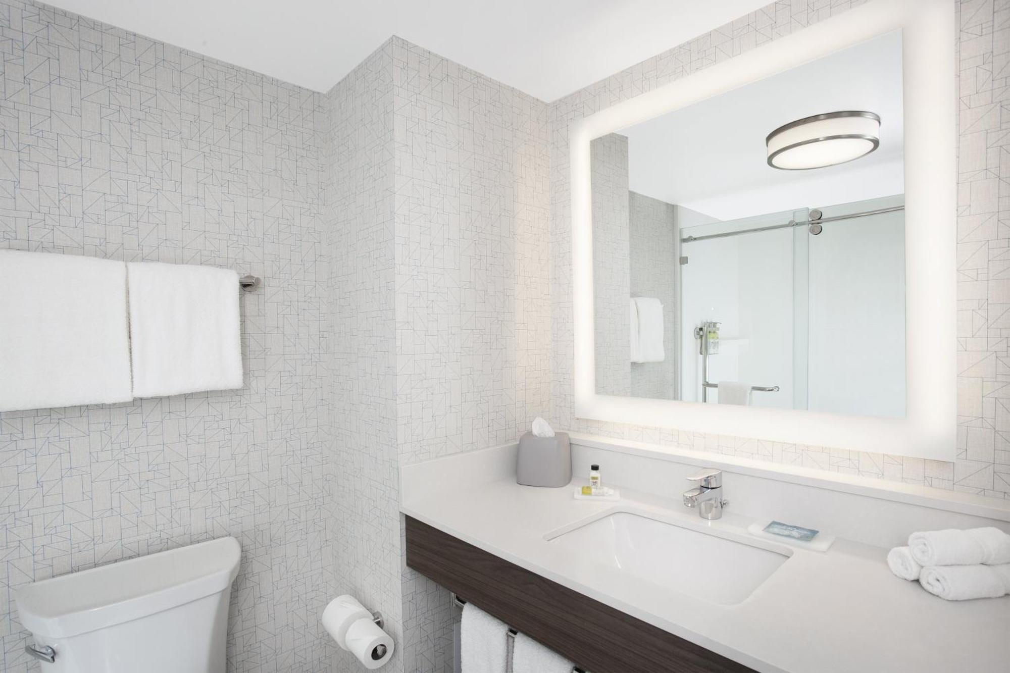 2 Queen Standard Room City View