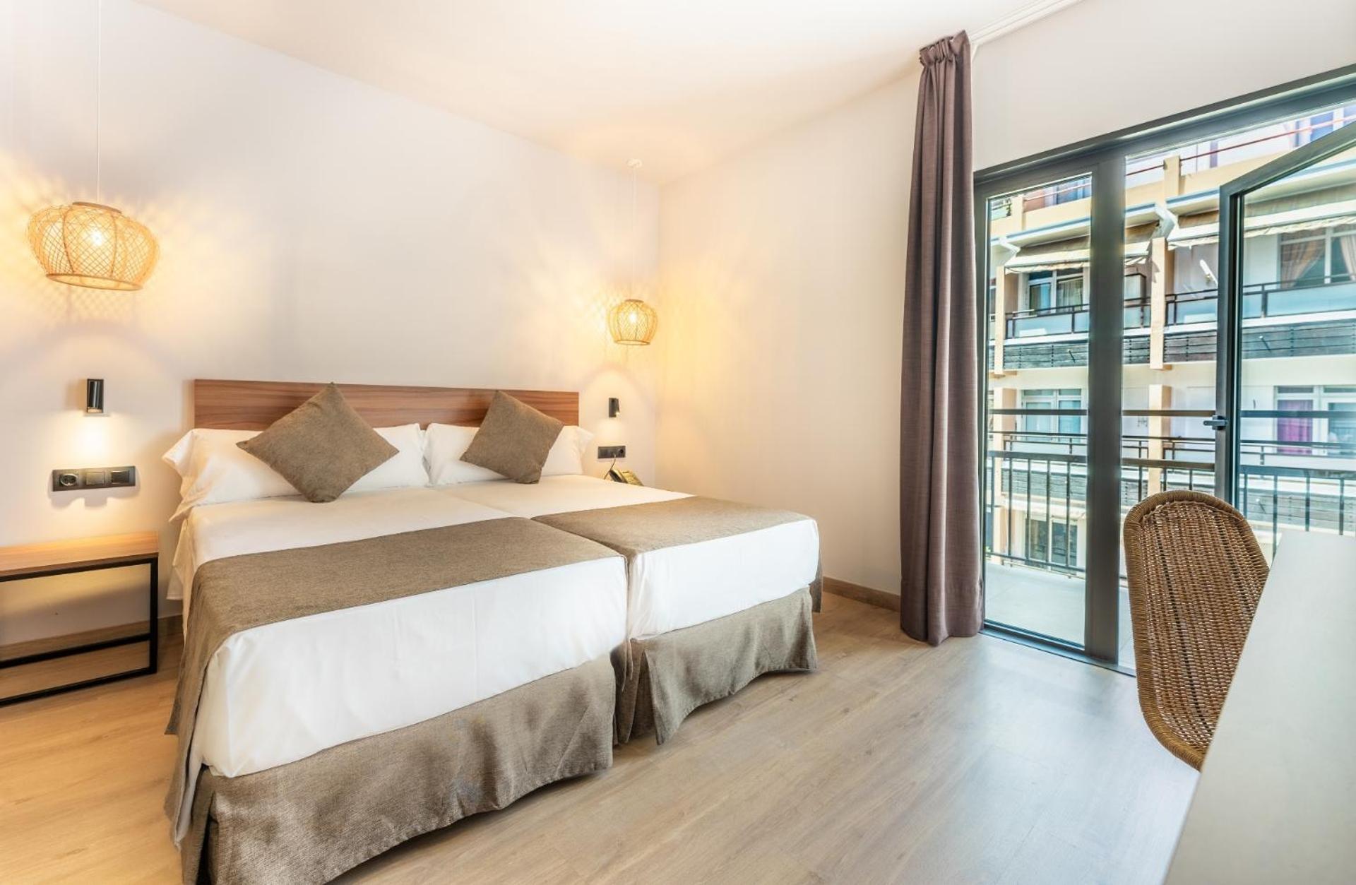 Standard Double or Twin Room with Balcony,1284372526:JPEG