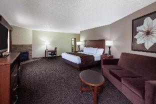 Deluxe King Suite - Non-Smoking