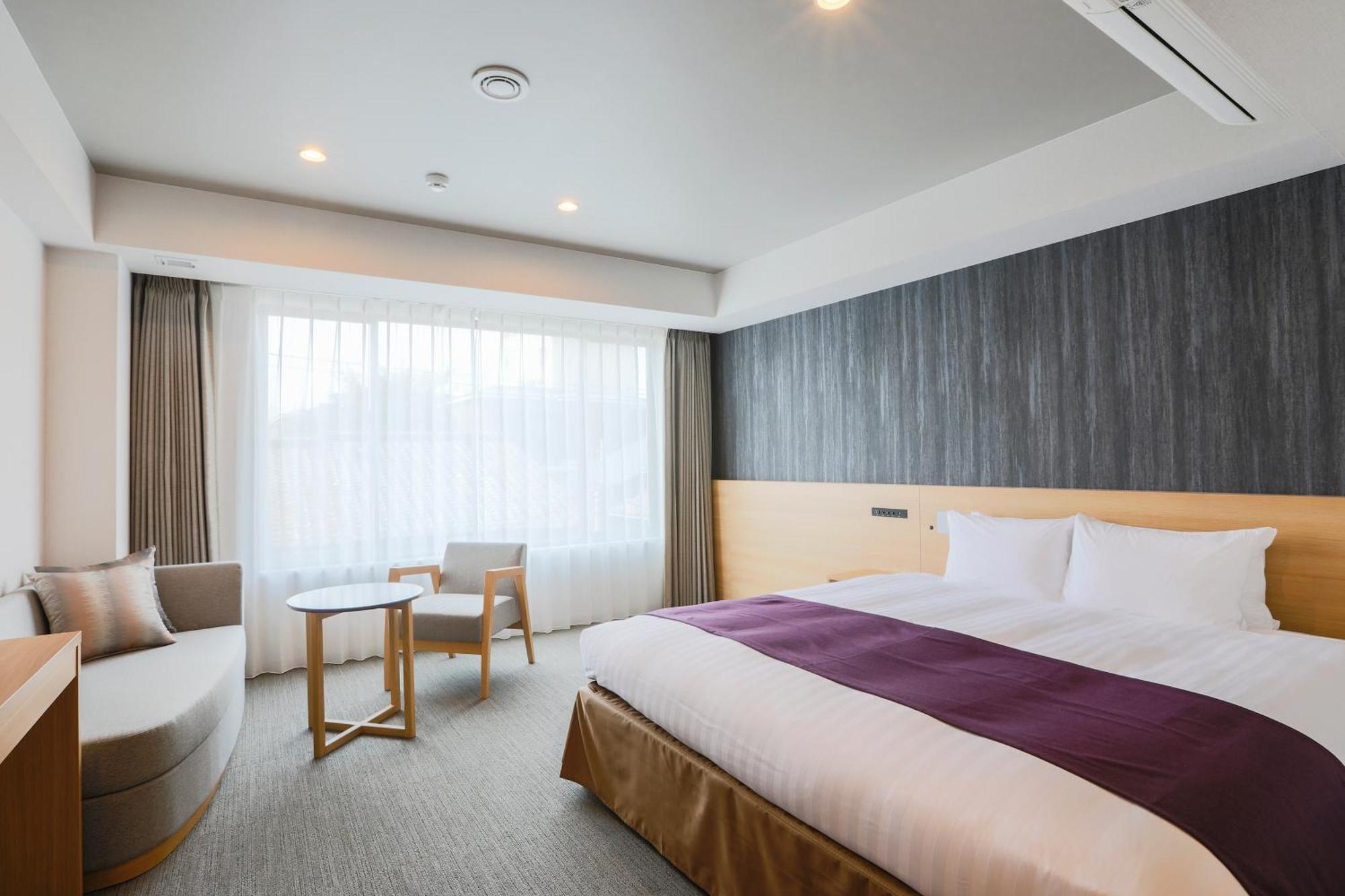 Premium King Room - Non-Smoking