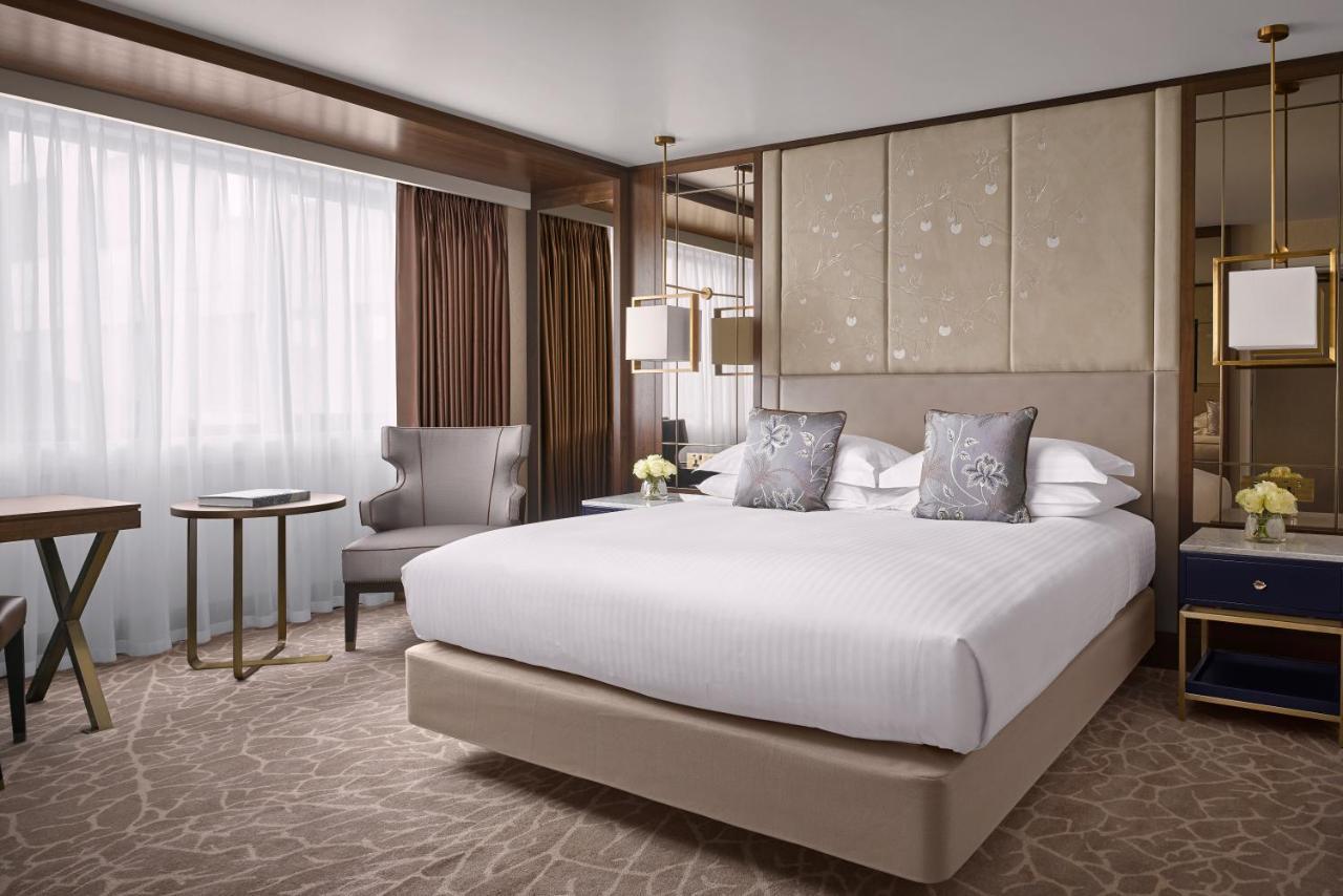 Cosy King Room Mayfair Floor