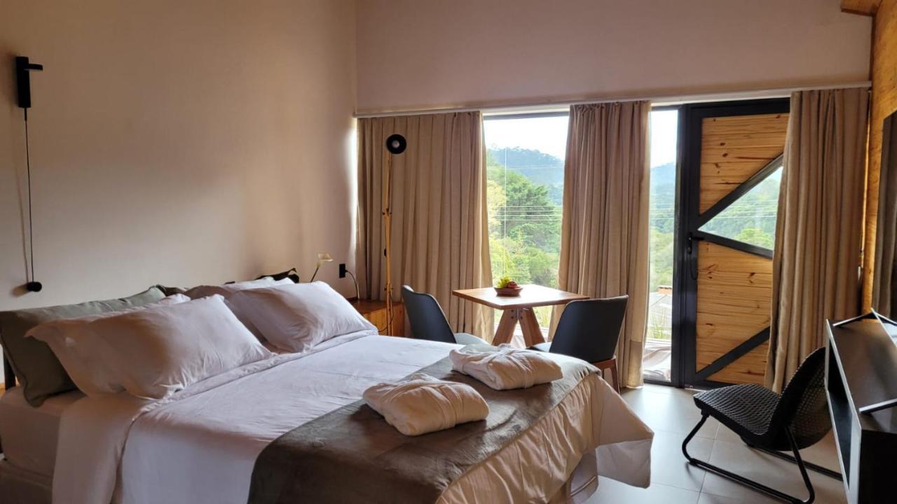 Quarto com Cama Queen-Size e Varanda