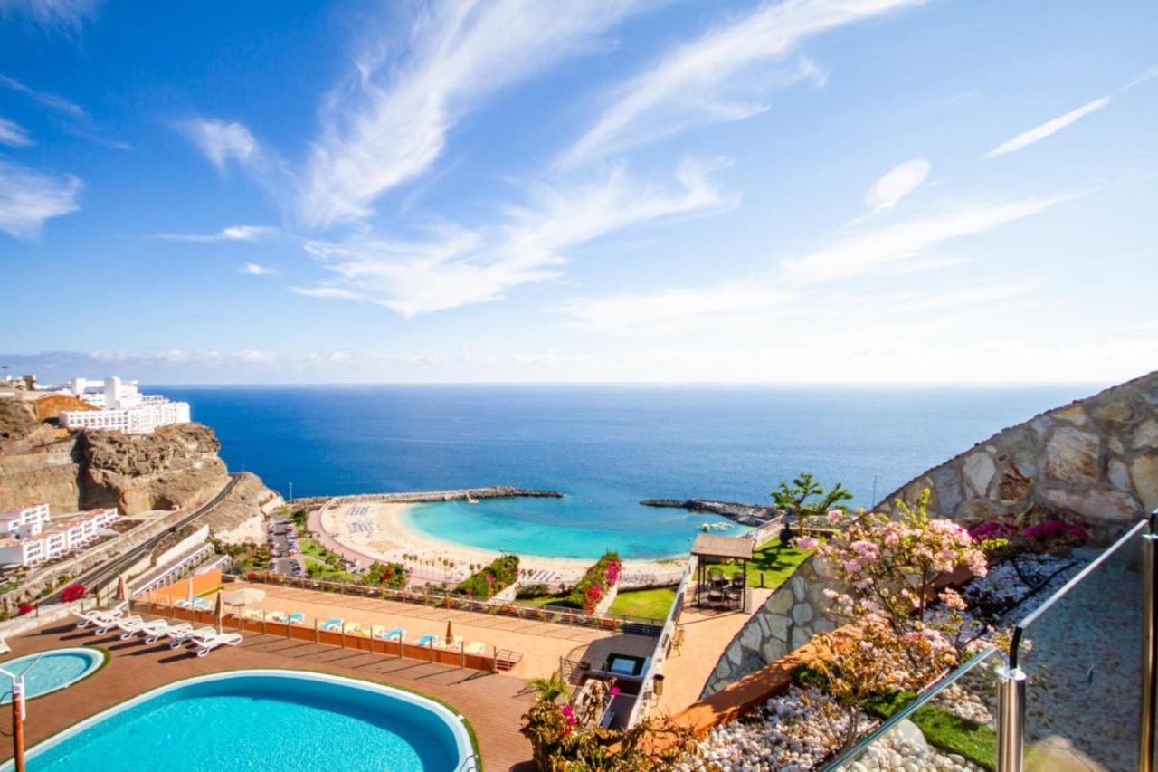 Top Floor Premium Apartment with Sea View