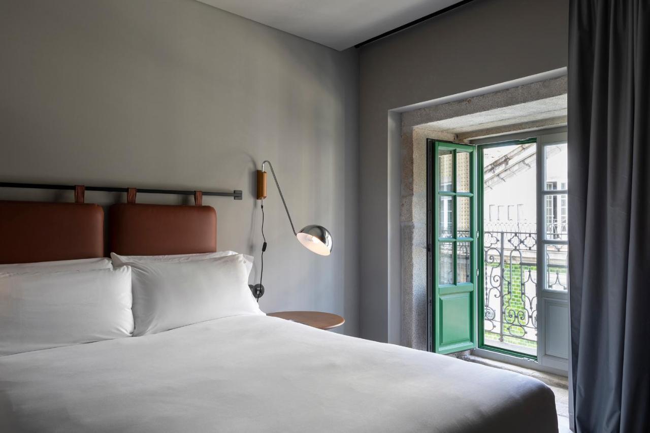 Room with City View,1592234983:JPEG