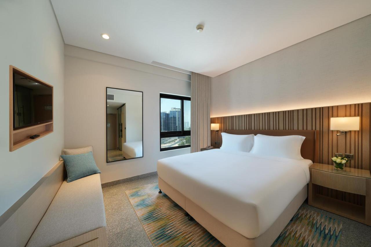Quarto com Cama King-size e Vista da Cidade