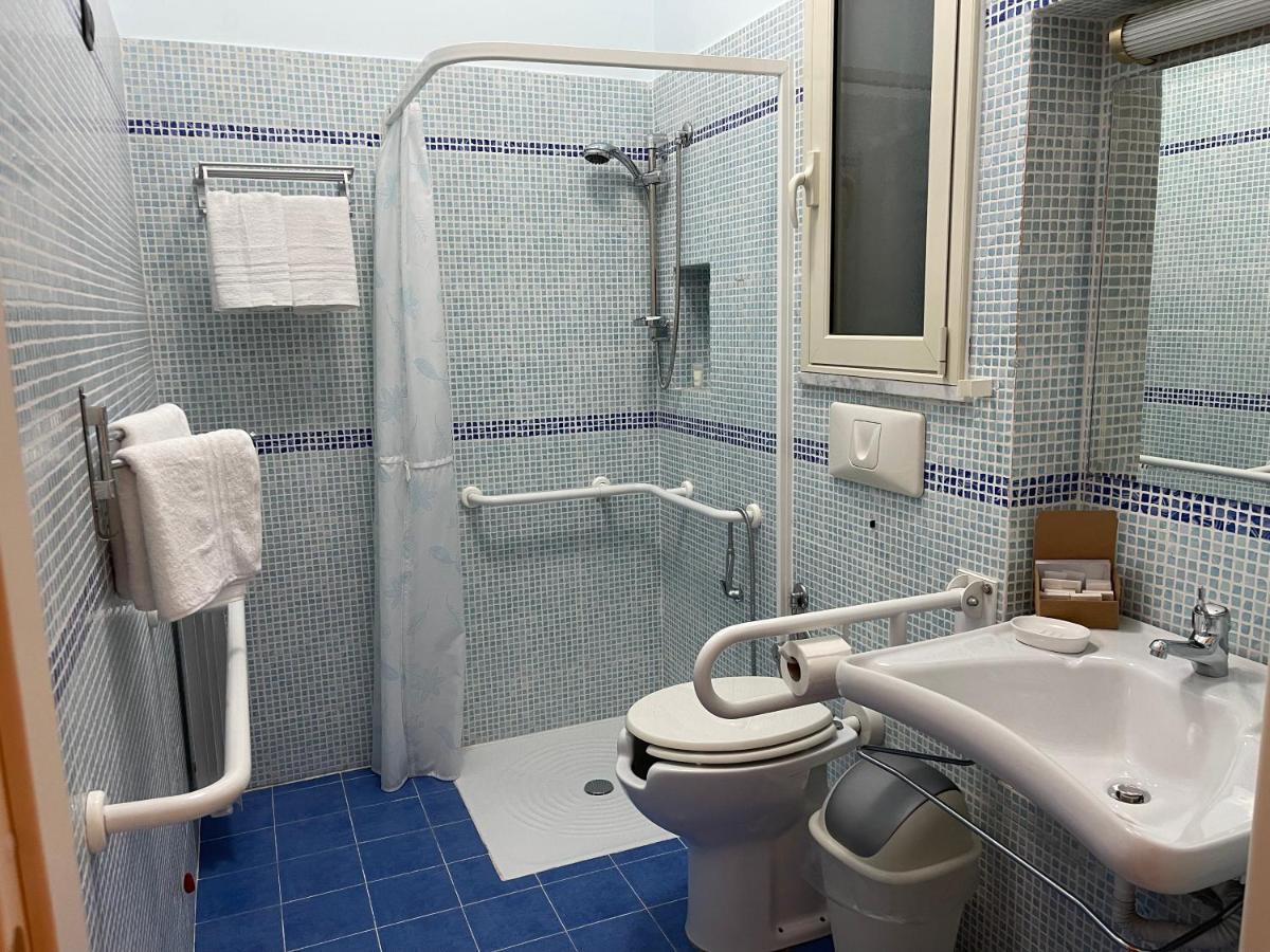Chambre Double ou Lits Jumeaux - Accessible aux Personnes à Mobilité Réduite