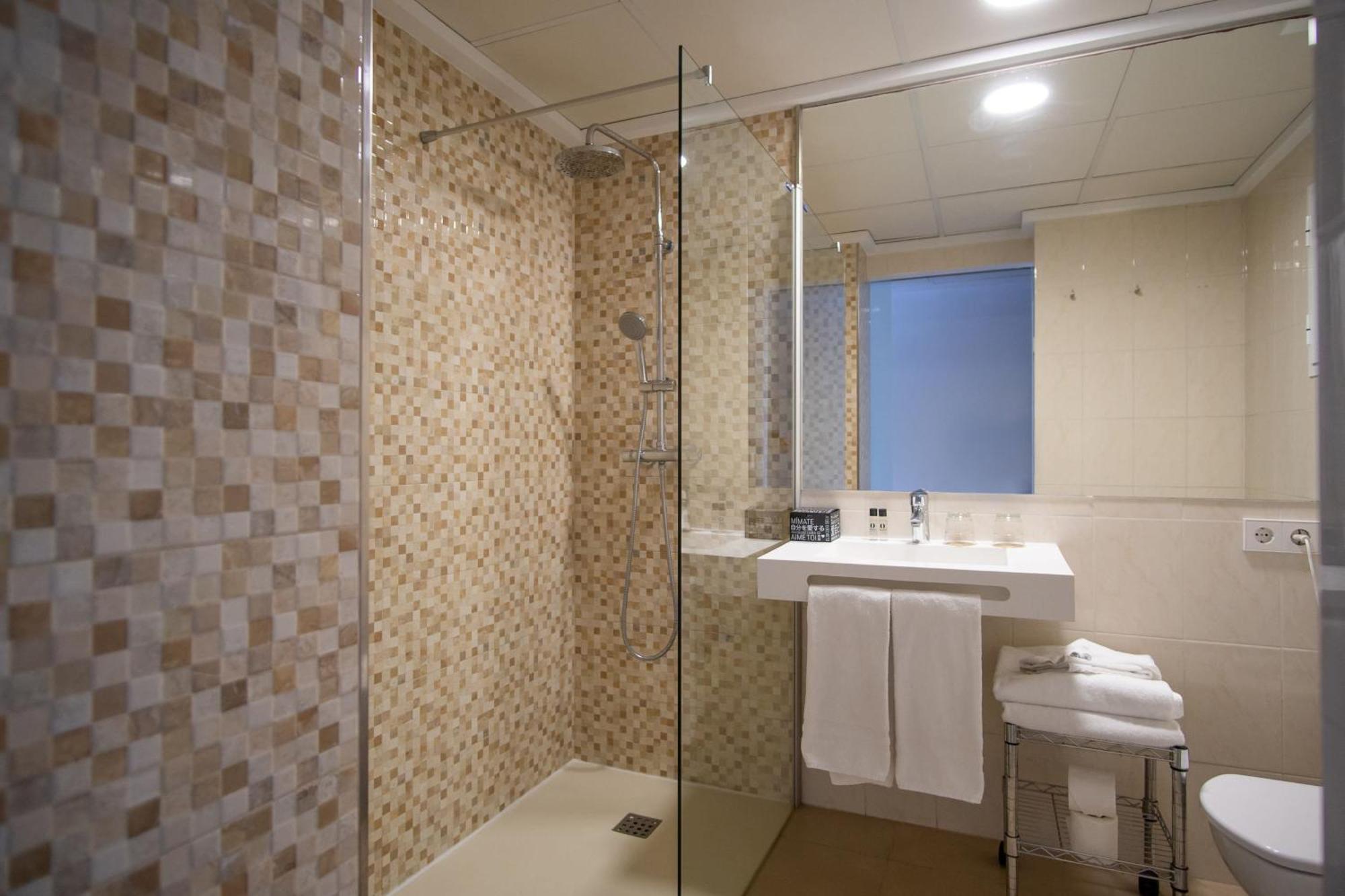 Triple Room,1307066881:JPEG