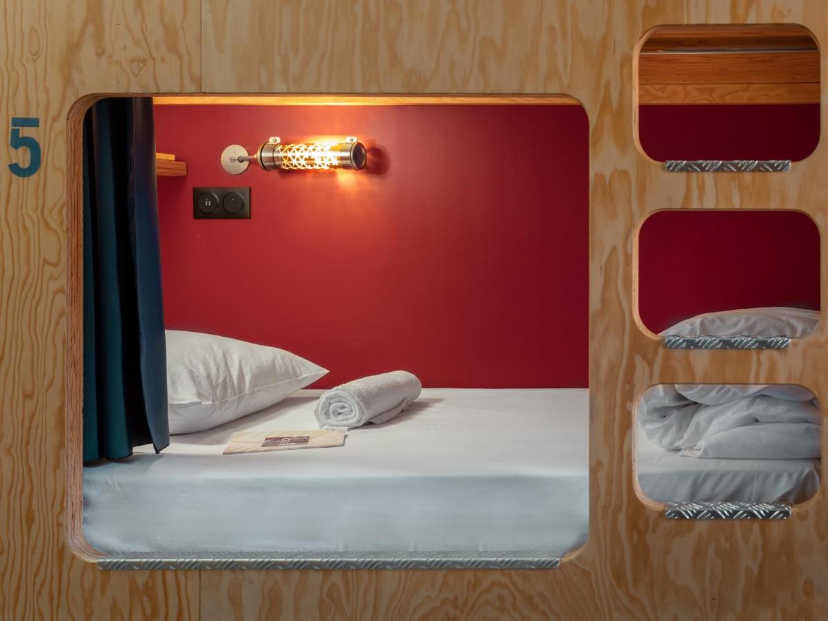 Eklo bed in dormitory for men only