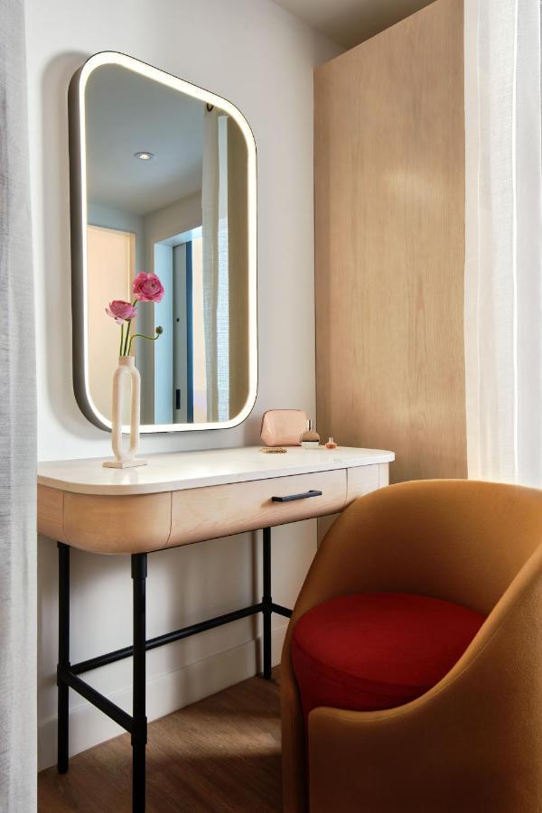 Sky Chamber con 2 camas dobles y vistas a la ciudad - Adaptado para personas con discapacidad