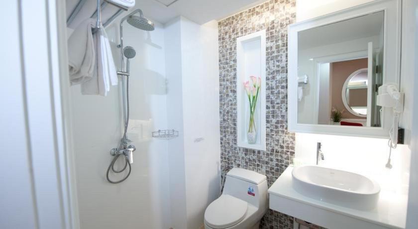 Family Room with City view,1316837767:JPEG