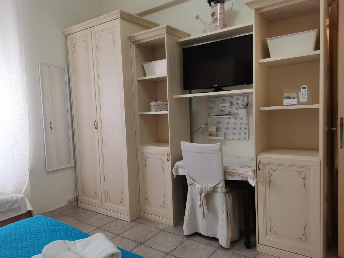 Double or Twin Room Private Bathroom