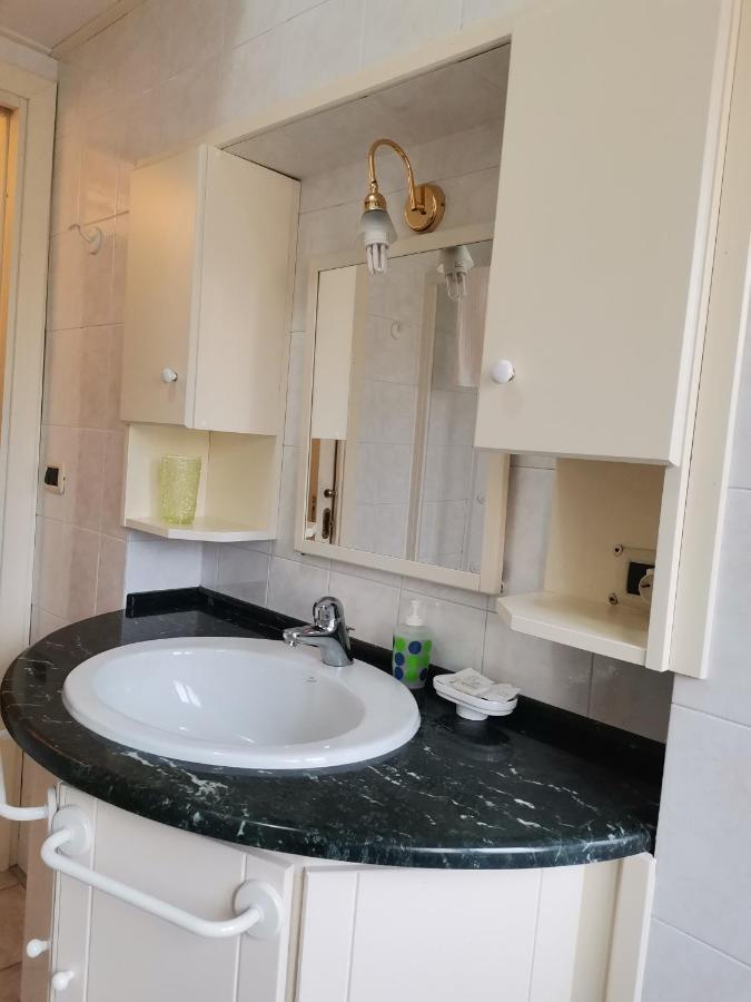 Double or Twin Room Private Bathroom